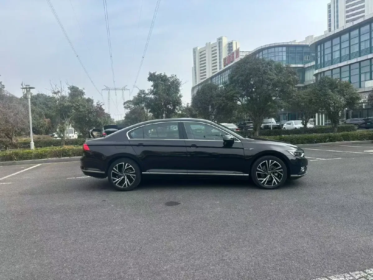 2021 Volkswagen Magotan 2.0T 186HP L4 7DCT,autocango,china used car exporter,china ev exporter,chinese used car exporter,chinese used ev exporter