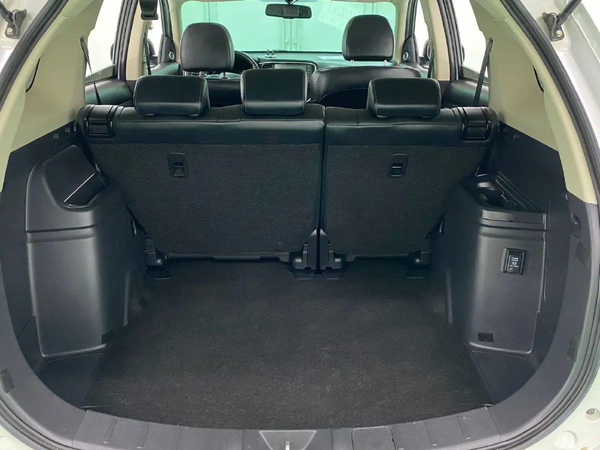 2021 Mitsubishi Outlander 2.0L 166HP L4 CVT,autocango,china used car exporter,china ev exporter,chinese used car exporter,chinese used ev exporter