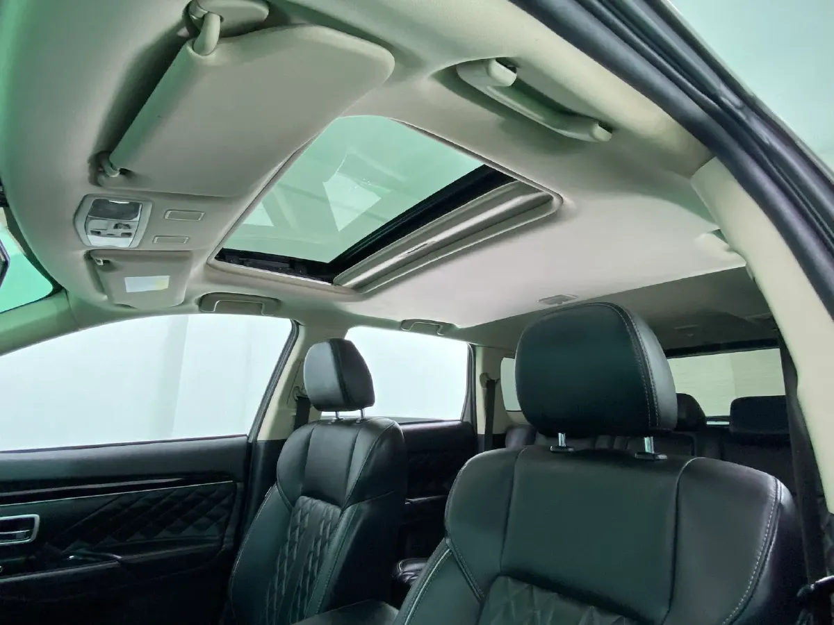 2021 Mitsubishi Outlander 2.0L 166HP L4 CVT,autocango,china used car exporter,china ev exporter,chinese used car exporter,chinese used ev exporter