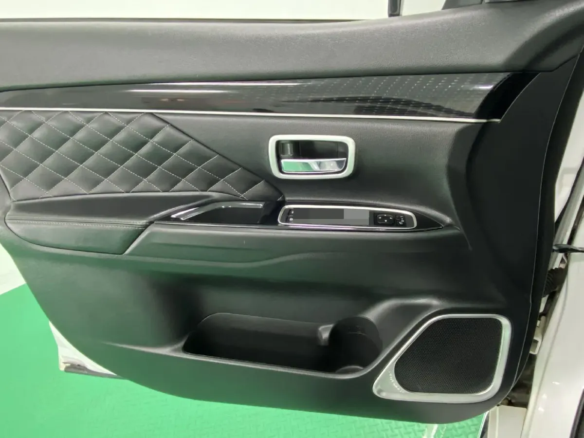 2021 Mitsubishi Outlander 2.0L 166HP L4 CVT,autocango,china used car exporter,china ev exporter,chinese used car exporter,chinese used ev exporter