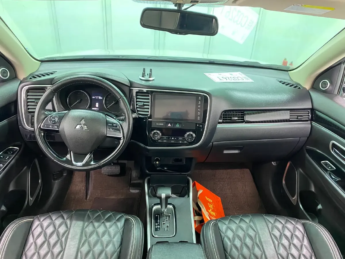 2021 Mitsubishi Outlander 2.0L 166HP L4 CVT,autocango,china used car exporter,china ev exporter,chinese used car exporter,chinese used ev exporter