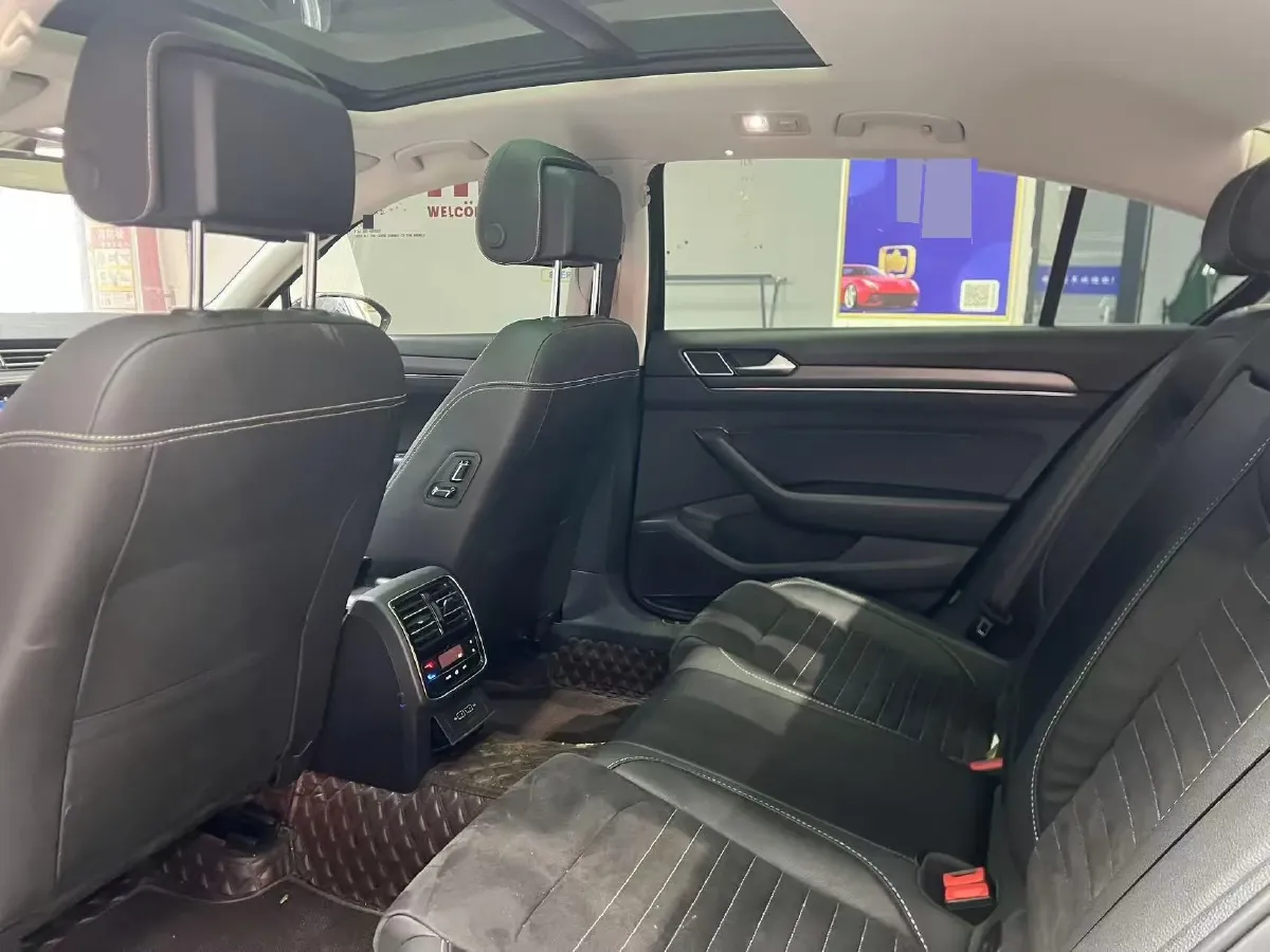 2020 Volkswagen Magotan 2.0T 186HP L4 7DCT,autocango,china used car exporter,china ev exporter,chinese used car exporter,chinese used ev exporter