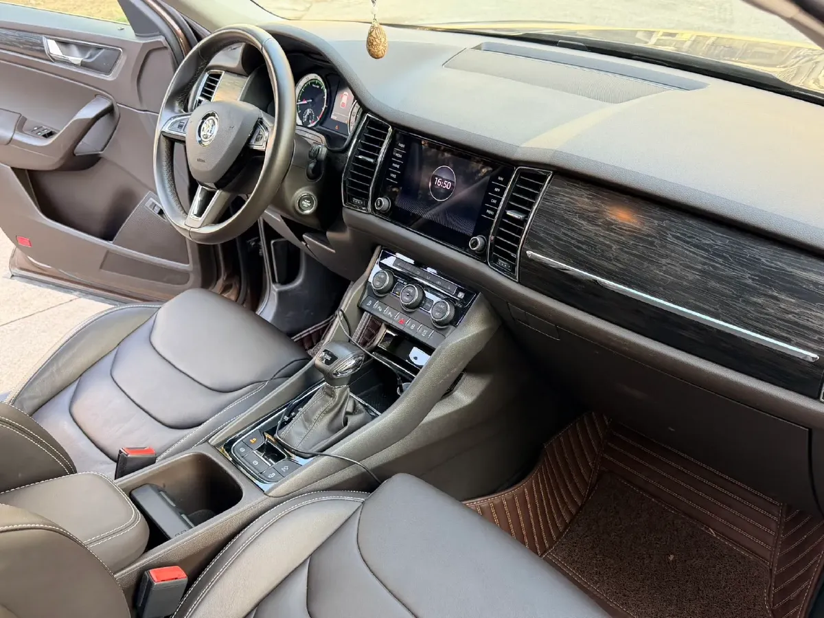 2018 Skoda Kodiak 2.0T 220HP L4 7DCT,autocango,china used car exporter,china ev exporter,chinese used car exporter,chinese used ev exporter