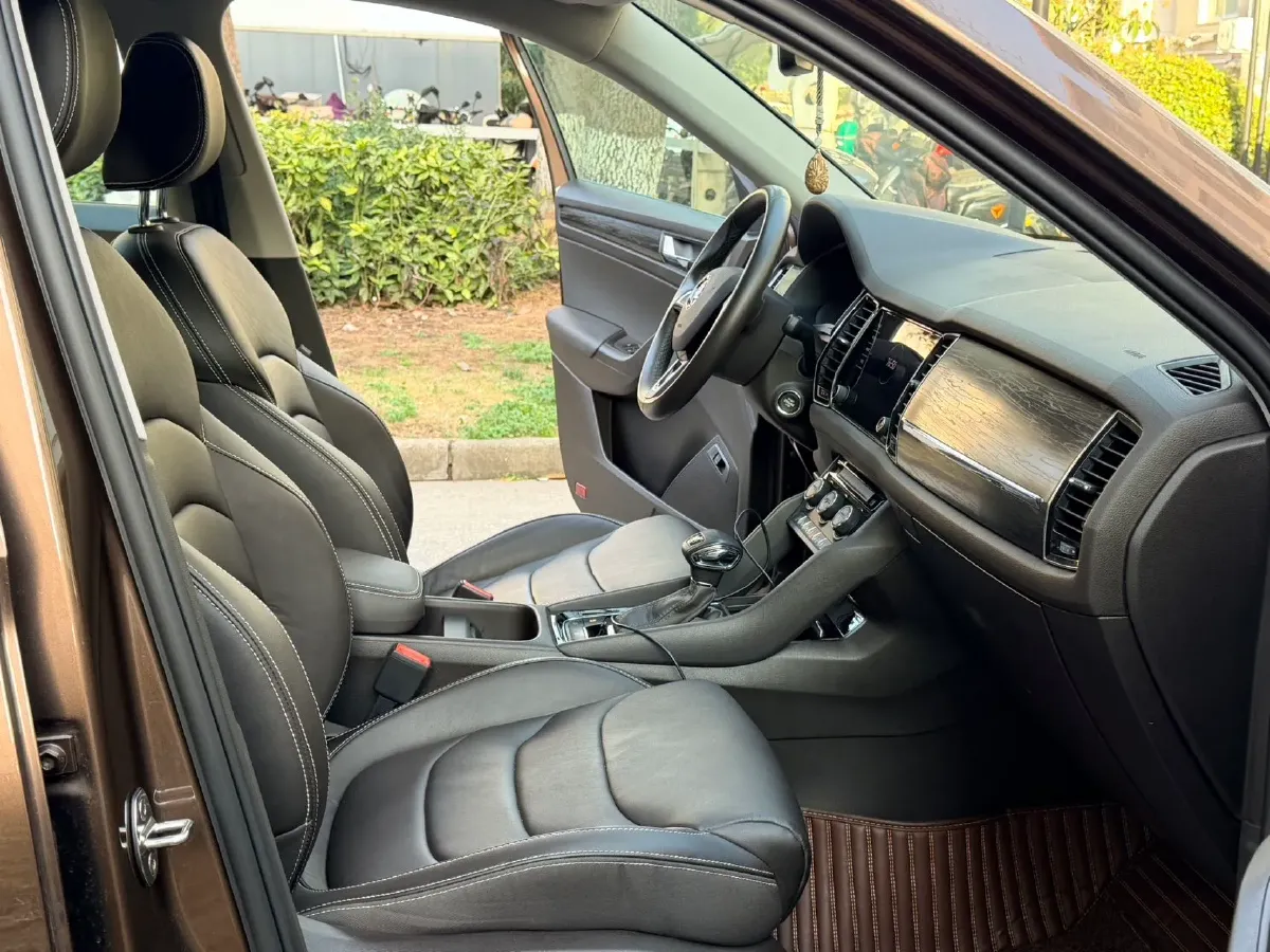 2018 Skoda Kodiak 2.0T 220HP L4 7DCT,autocango,china used car exporter,china ev exporter,chinese used car exporter,chinese used ev exporter