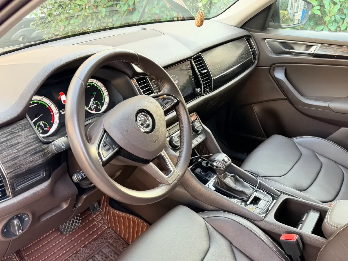 2018 Skoda Kodiak 2.0T 220HP L4 7DCT,autocango,china used car exporter,china ev exporter,chinese used car exporter,chinese used ev exporter