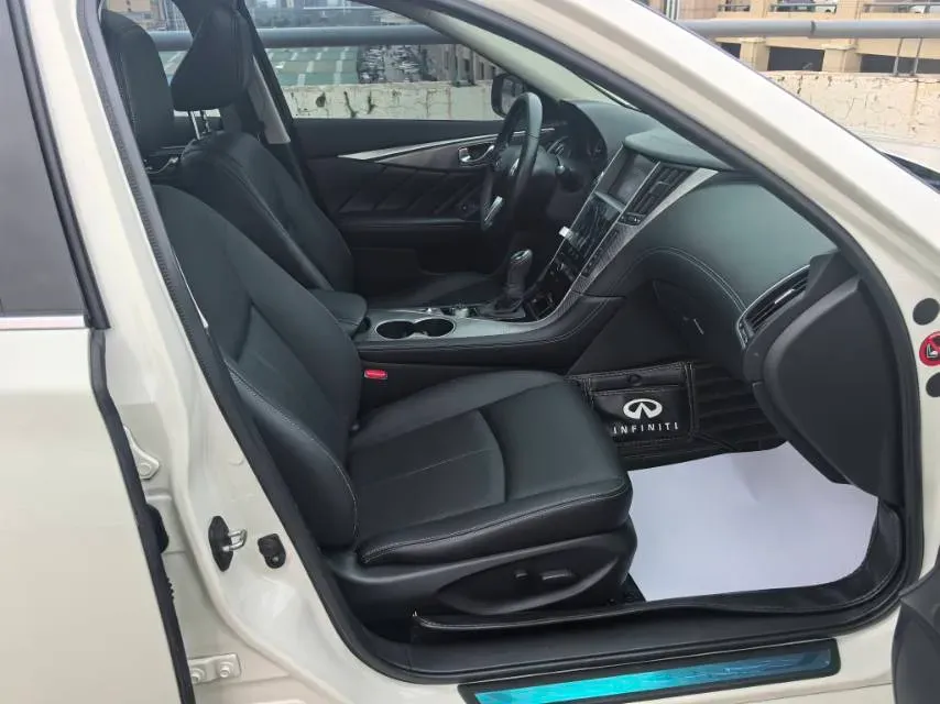 2018 Jeep Grand Commander 2.0T 265HP L4 9AT,autocango,china used car exporter,china ev exporter,chinese used car exporter,chinese used ev exporter