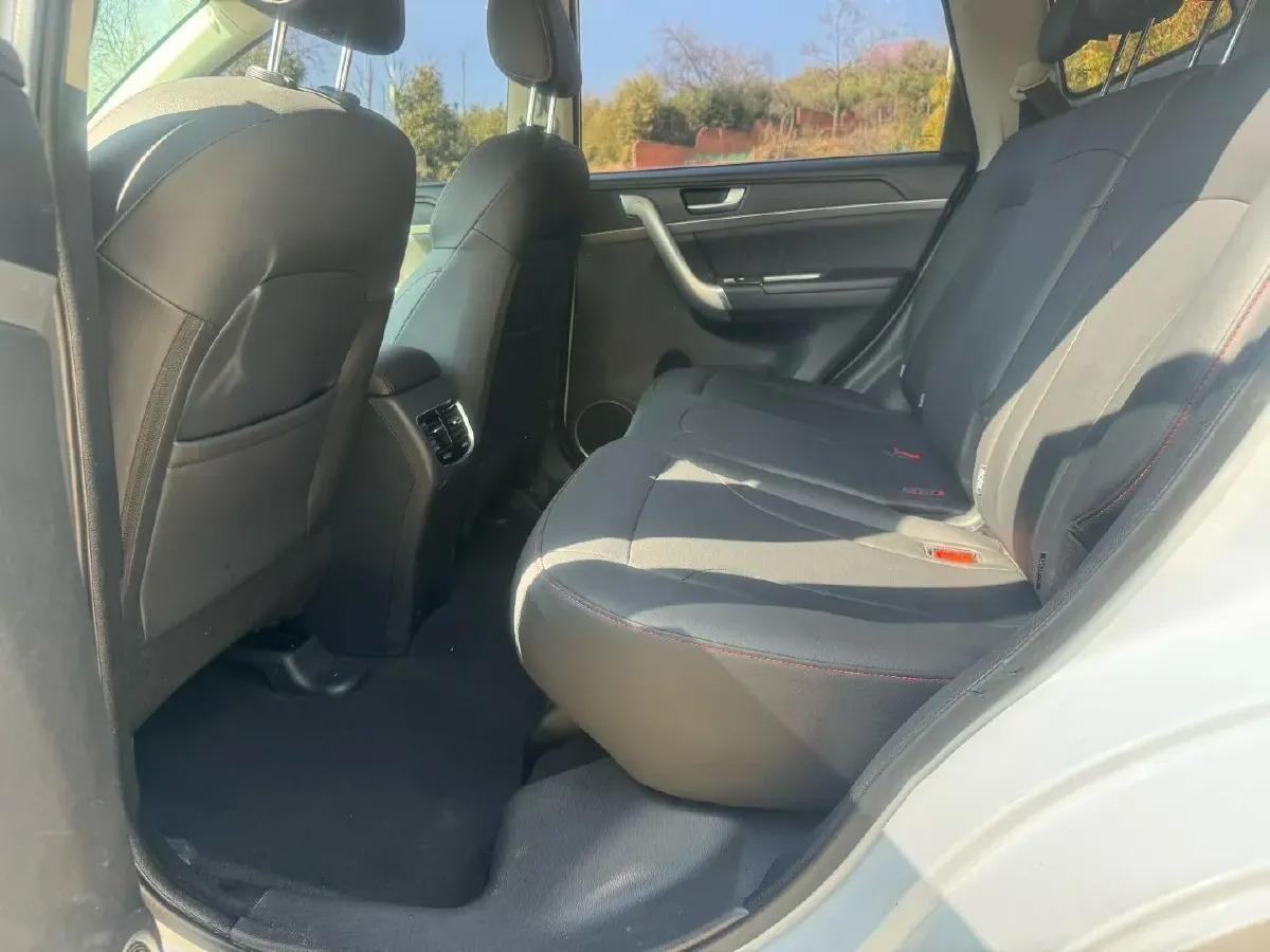 2019 Haval M6 1.5T 150HP L4 6MT,autocango,china used car exporter,china ev exporter,chinese used car exporter,chinese used ev exporter