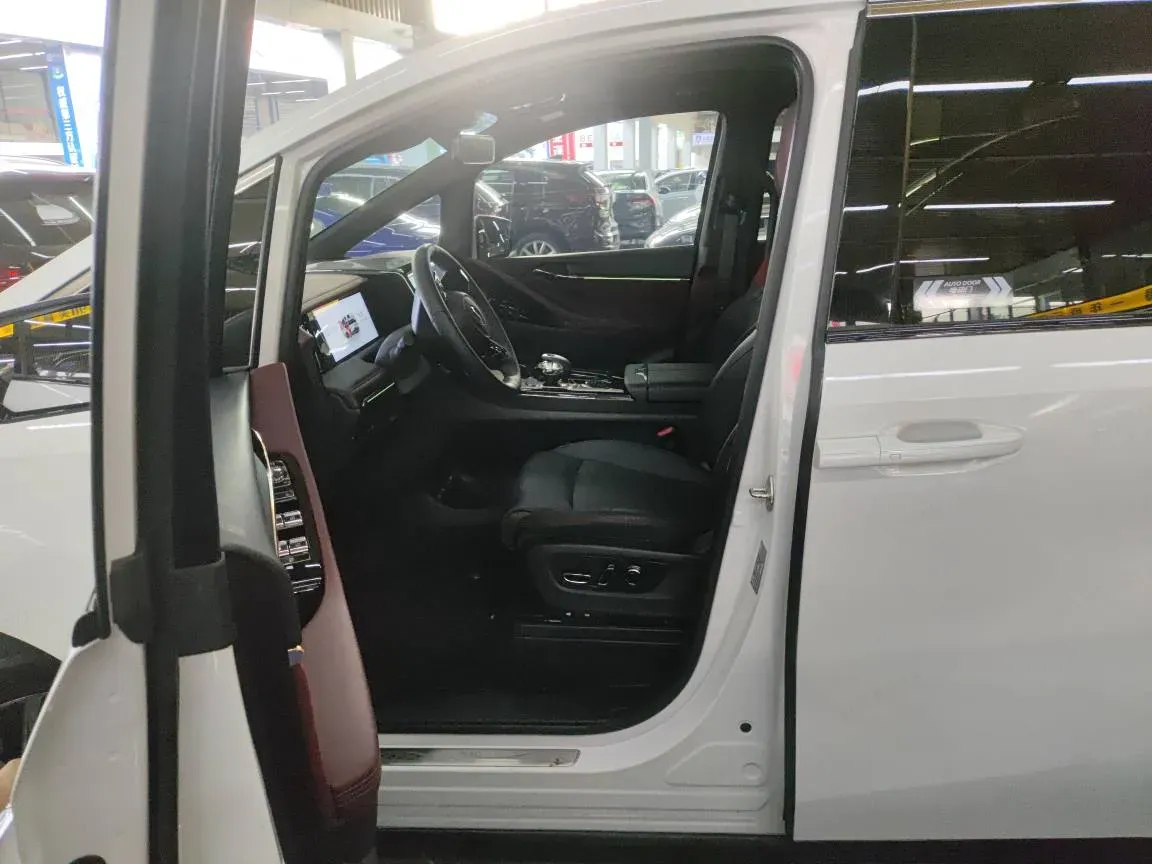 2023 GAC Trumpchi M8 2.0T 190HP L4 E-CVT Hybrid,autocango,china used car exporter,china ev exporter,chinese used car exporter,chinese used ev exporter