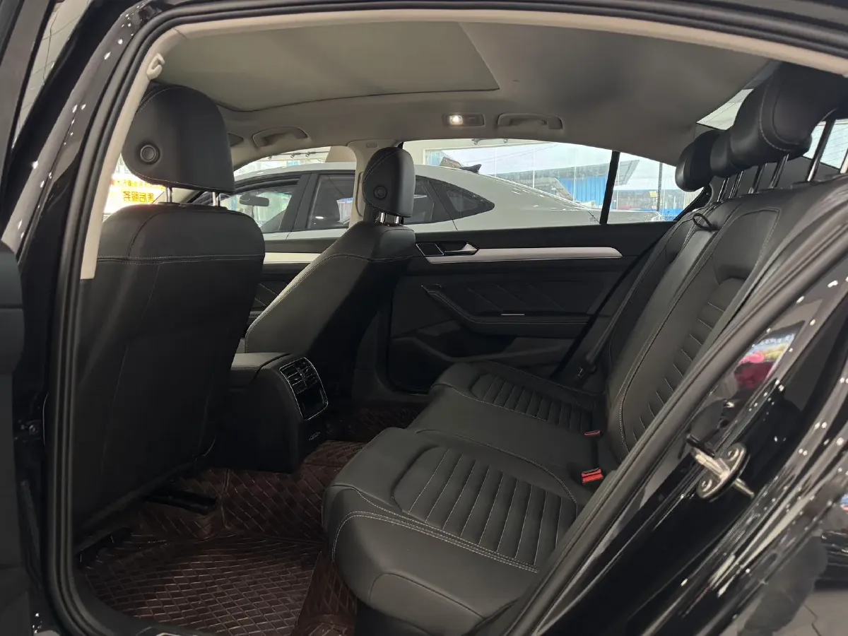 2024 Volkswagen Magotan 1.4T 150HP L4 7DCT,autocango,china used car exporter,china ev exporter,chinese used car exporter,chinese used ev exporter