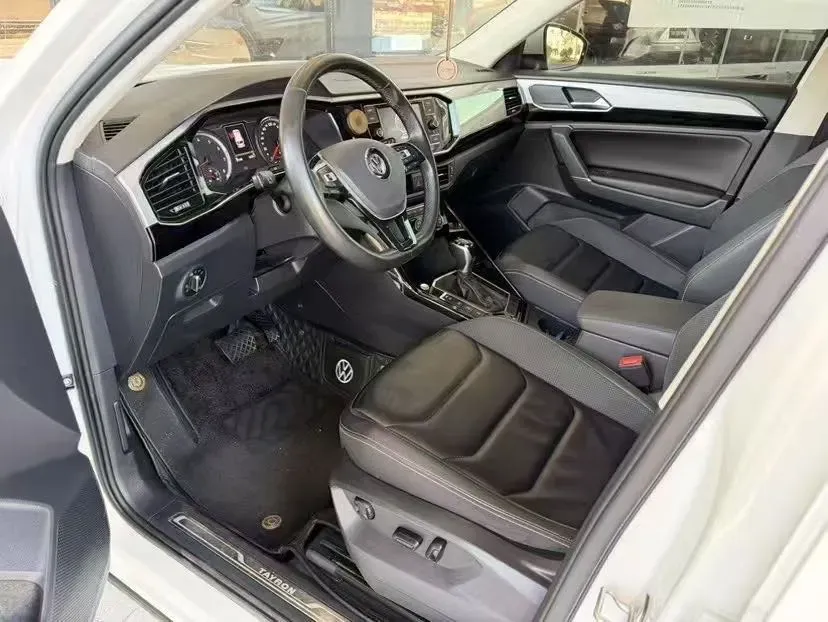 2019 Jeep Cherokee 2.0T 234HP L4 9AT,autocango,china used car exporter,china ev exporter,chinese used car exporter,chinese used ev exporter