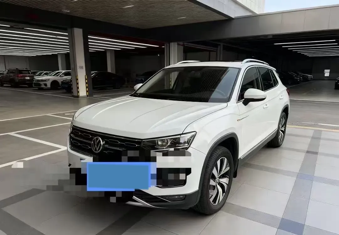 2019 Jeep Cherokee 2.0T 234HP L4 9AT,autocango,china used car exporter,china ev exporter,chinese used car exporter,chinese used ev exporter