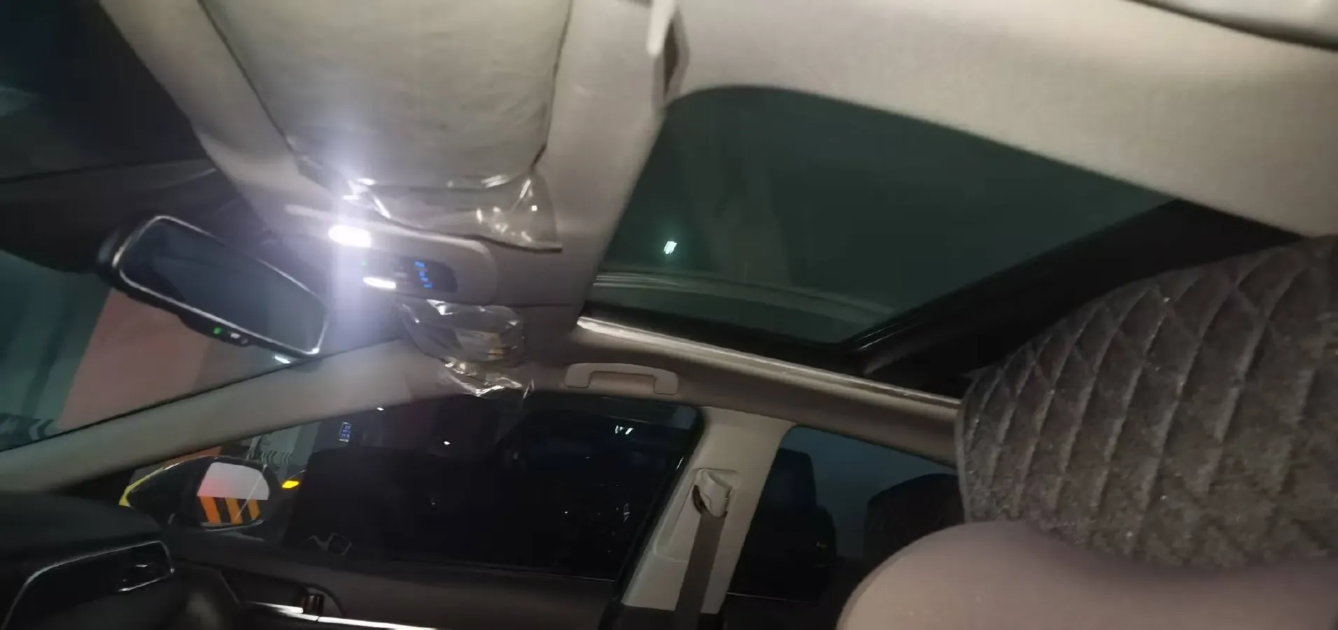 2021 Toyota Camry 2.5L 209HP L4 8AT,autocango,china used car exporter,china ev exporter,chinese used car exporter,chinese used ev exporter