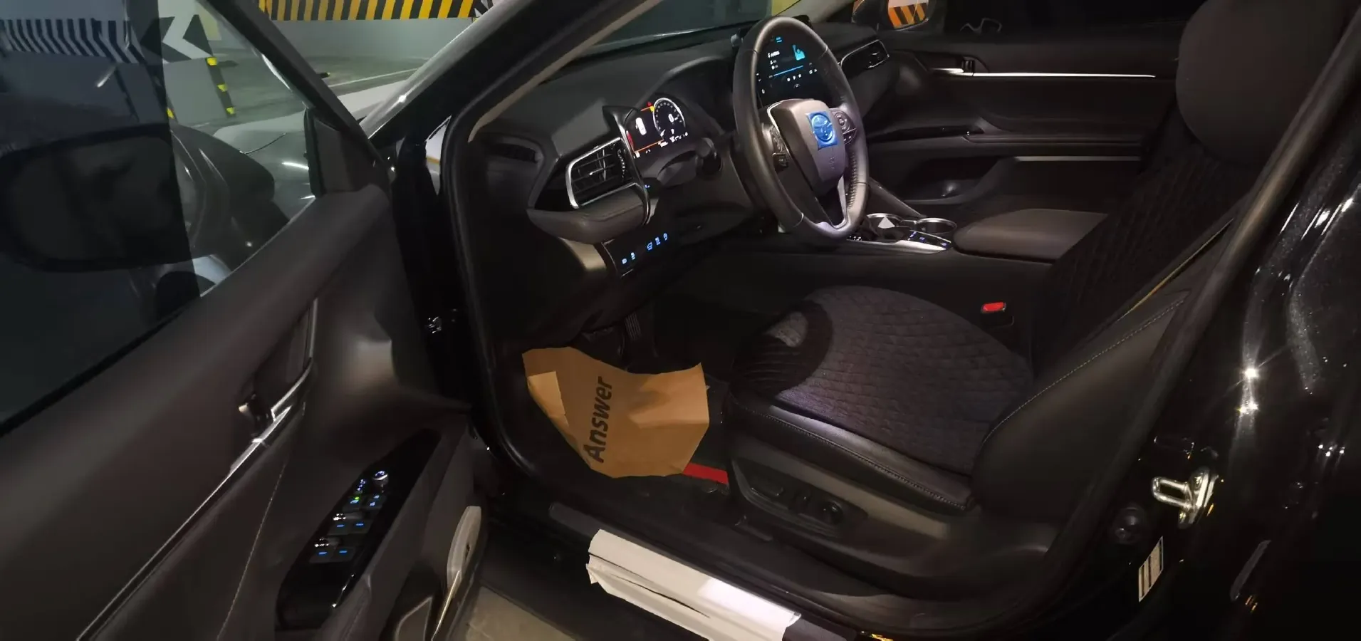 2021 Toyota Camry 2.5L 209HP L4 8AT,autocango,china used car exporter,china ev exporter,chinese used car exporter,chinese used ev exporter