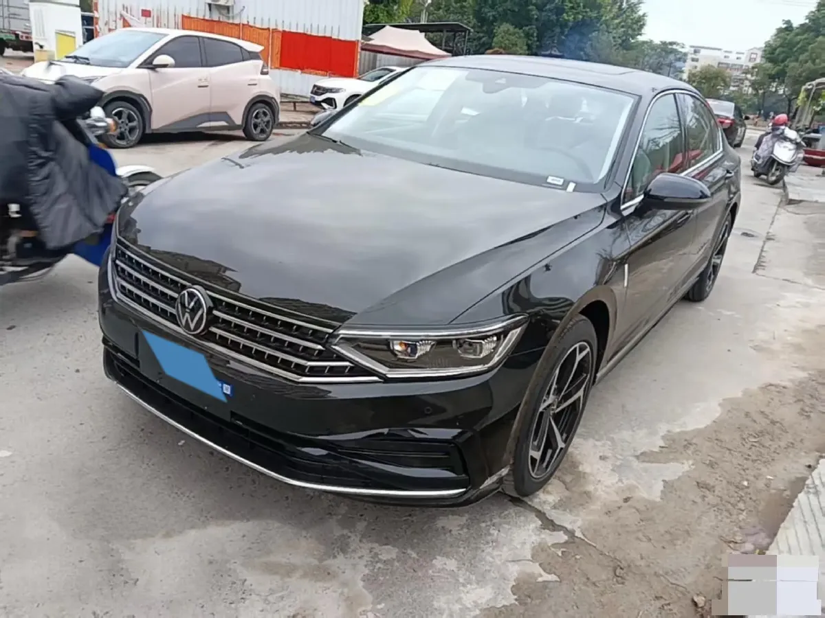 2026 Volkswagen Magotan 2.0T 220HP L4 7DCT,autocango,china used car exporter,china ev exporter,chinese used car exporter,chinese used ev exporter