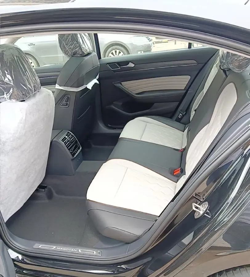 2026 Volkswagen Magotan 2.0T 220HP L4 7DCT,autocango,china used car exporter,china ev exporter,chinese used car exporter,chinese used ev exporter