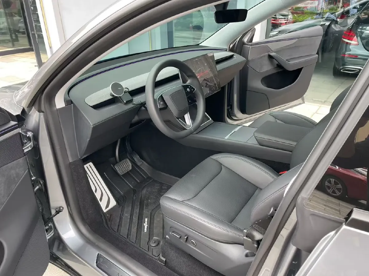 2025 Tesla Model Y BEV,autocango,china used car exporter,china ev exporter,chinese used car exporter,chinese used ev exporter