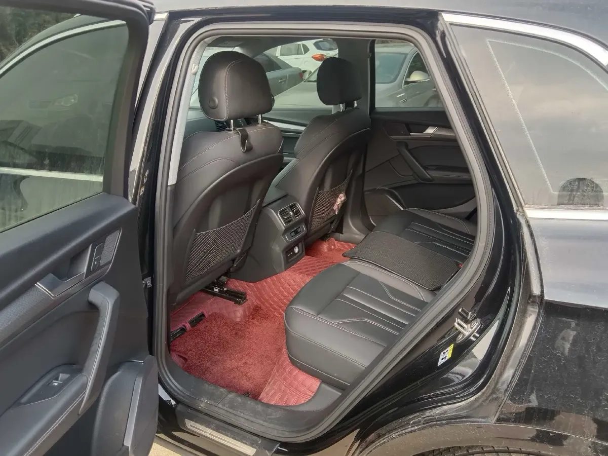 2021 Audi Q5L 2.0T 190HP L4 7DCT,autocango,china used car exporter,china ev exporter,chinese used car exporter,chinese used ev exporter