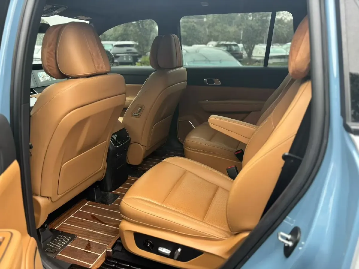 2021 Li ONE Range Extended 131HP REEV 40.5KWH,autocango,china used car exporter,china ev exporter,chinese used car exporter,chinese used ev exporter