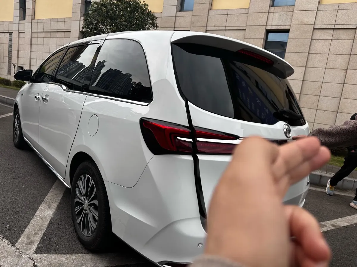 2023 Buick GL8 2.0T 237HP L4 9AT,autocango,china used car exporter,china ev exporter,chinese used car exporter,chinese used ev exporter