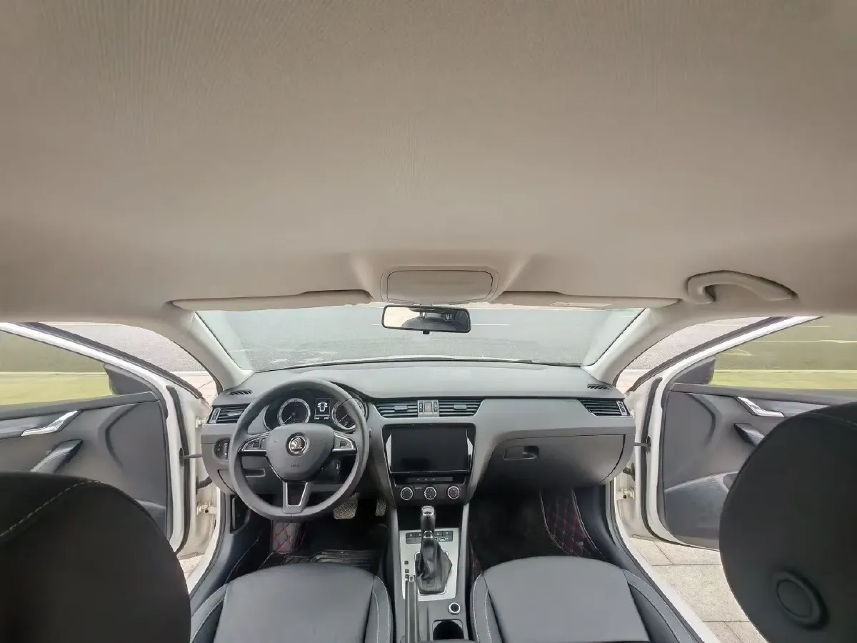 2021 Skoda Octavia 1.5L 113HP L4 6AT,autocango,china used car exporter,china ev exporter,chinese used car exporter,chinese used ev exporter