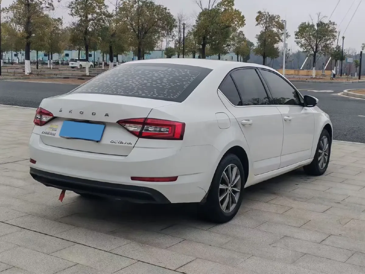 2021 Skoda Octavia 1.5L 113HP L4 6AT,autocango,china used car exporter,china ev exporter,chinese used car exporter,chinese used ev exporter