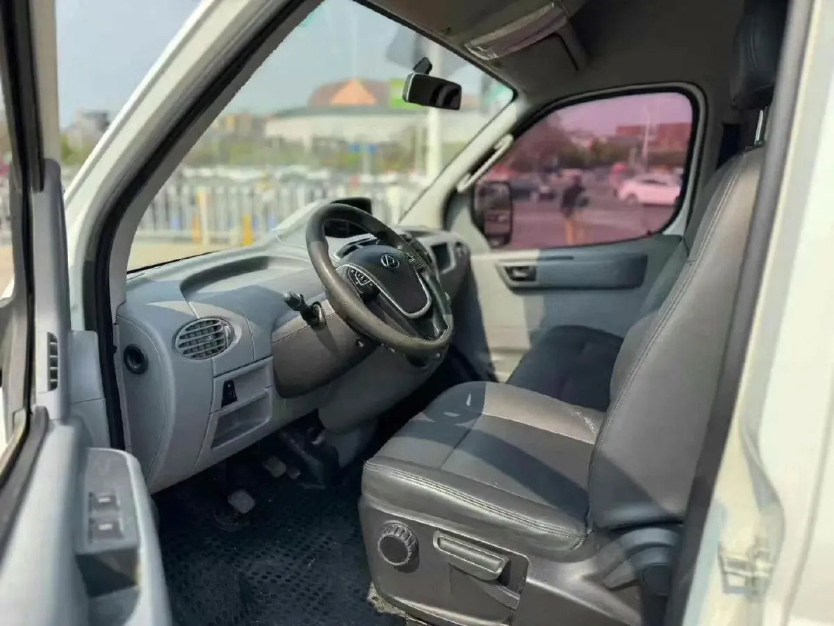 2020 MAXUS XinTu V80 2.5T 136HP L4 6MT,autocango,china used car exporter,china ev exporter,chinese used car exporter,chinese used ev exporter