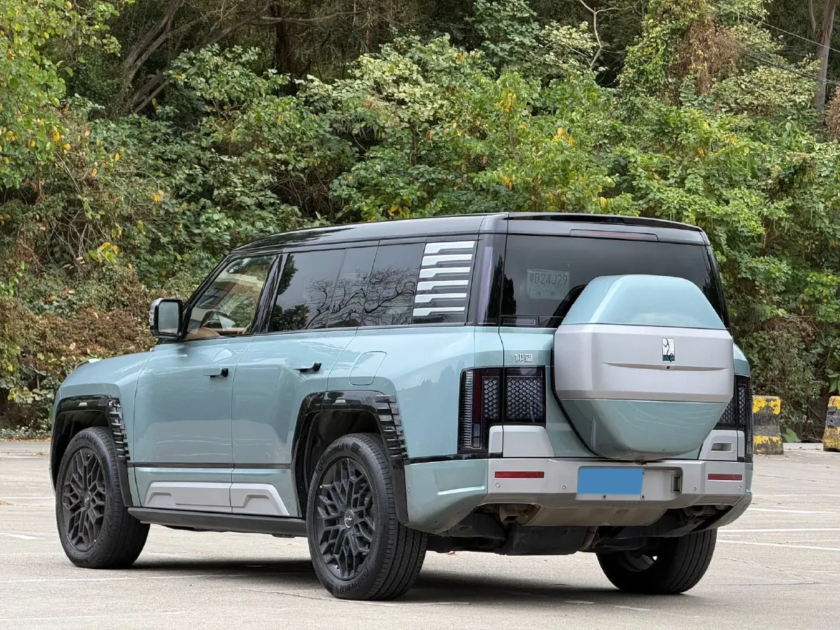 2024 YangWang U8 2.0T 272HP L4 REEV 49.05KWH,autocango,china used car exporter,china ev exporter,chinese used car exporter,chinese used ev exporter