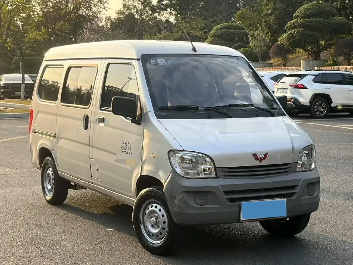 2015 WuLing ZhiGuang 1.2L 82HP L4 5MT,autocango,china used car exporter,china ev exporter,chinese used car exporter,chinese used ev exporter
