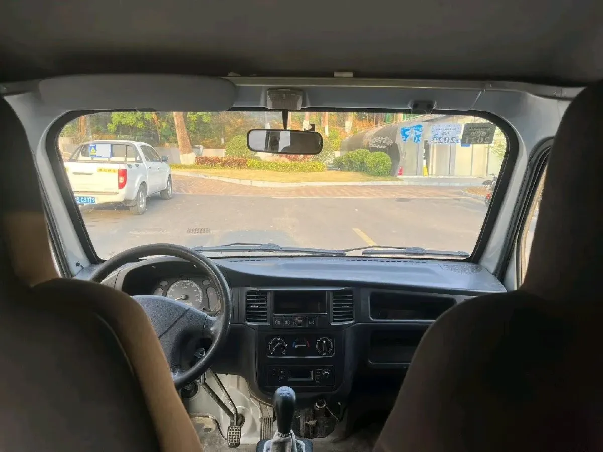 2015 WuLing ZhiGuang 1.2L 82HP L4 5MT,autocango,china used car exporter,china ev exporter,chinese used car exporter,chinese used ev exporter