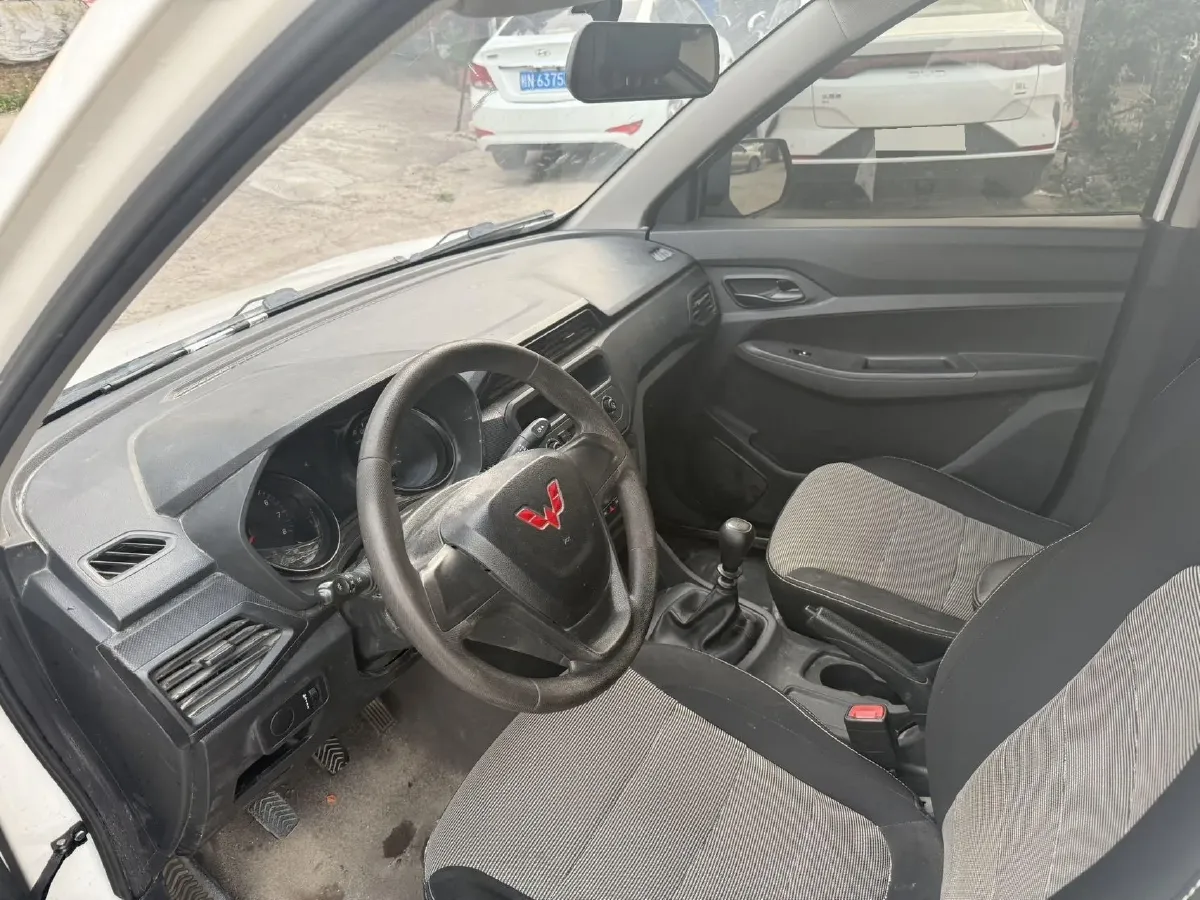 2021 WuLing RongGuang New Truck 1.5L 99HP L4 5MT,autocango,china used car exporter,china ev exporter,chinese used car exporter,chinese used ev exporter