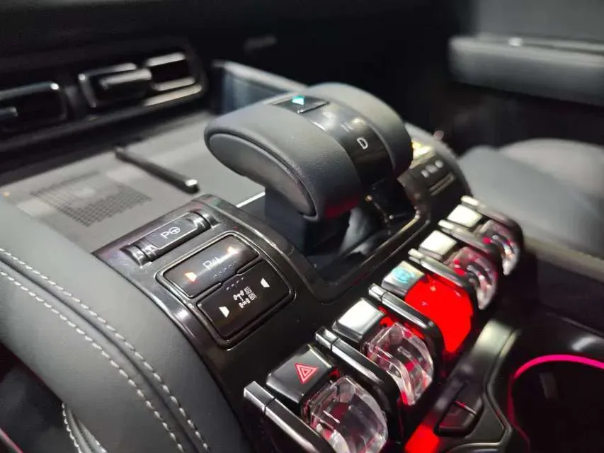 2023 FangChengBao Bao 5 1.5T 194HP L4 E-CVT PHEV 31.8KWH,autocango,china used car exporter,china ev exporter,chinese used car exporter,chinese used ev exporter