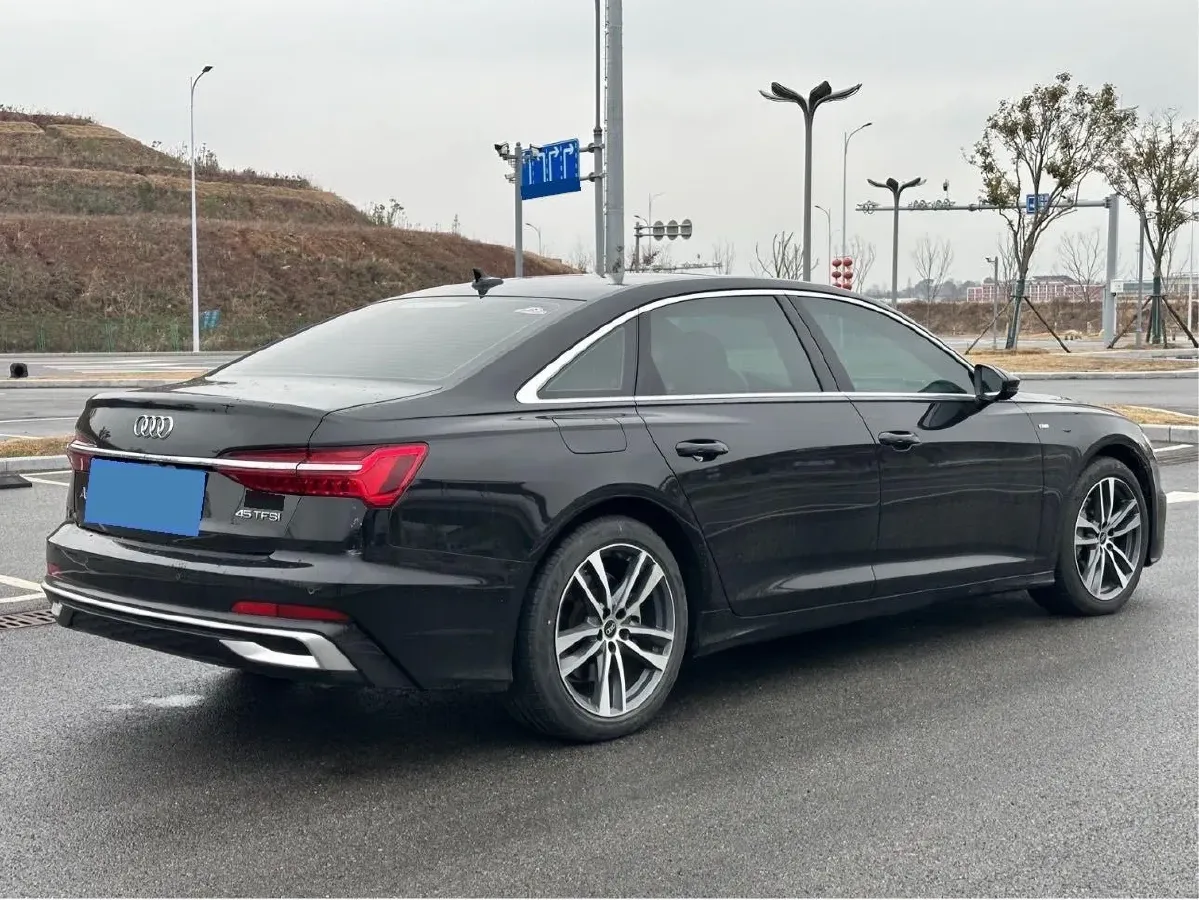 2023 Audi A6L 2.0T 190HP L4 7DCT,autocango,china used car exporter,china ev exporter,chinese used car exporter,chinese used ev exporter
