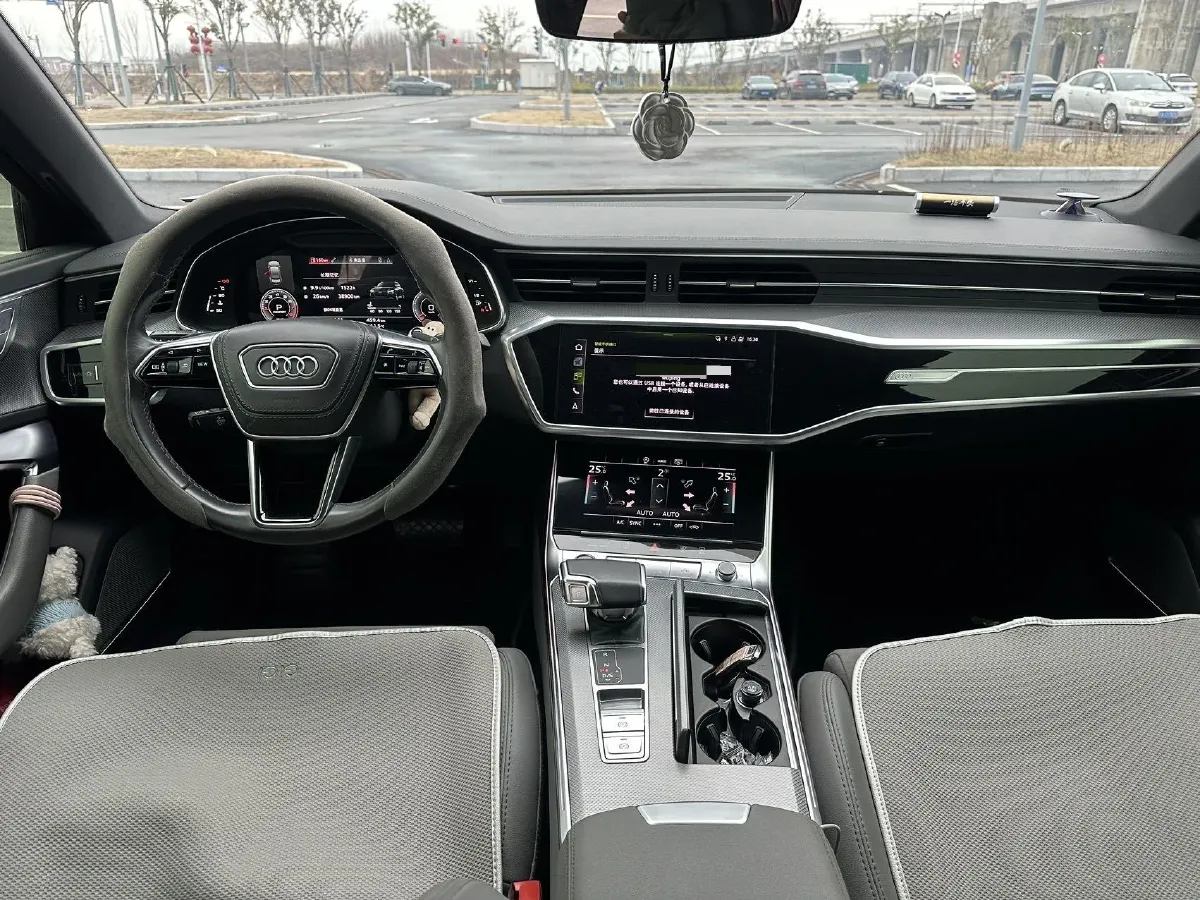 2023 Audi A6L 2.0T 190HP L4 7DCT,autocango,china used car exporter,china ev exporter,chinese used car exporter,chinese used ev exporter