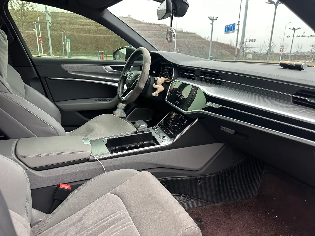 2023 Audi A6L 2.0T 190HP L4 7DCT,autocango,china used car exporter,china ev exporter,chinese used car exporter,chinese used ev exporter