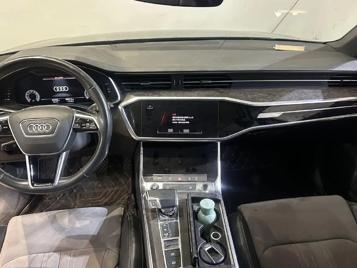 2022 Audi A6L 2.0T 190HP L4 7DCT,autocango,china used car exporter,china ev exporter,chinese used car exporter,chinese used ev exporter