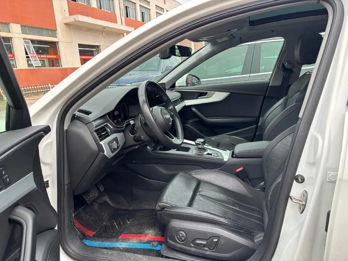 2020 Audi A4L 2.0T 190HP L4 7DCT,autocango,china used car exporter,china ev exporter,chinese used car exporter,chinese used ev exporter