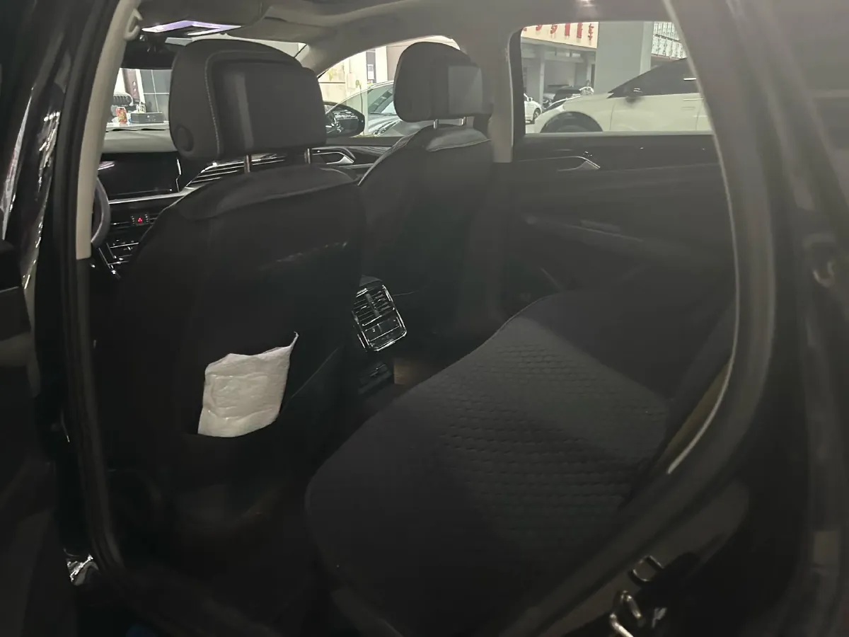 2025 Volkswagen Passat 2.0T 220HP L4 7DCT,autocango,china used car exporter,china ev exporter,chinese used car exporter,chinese used ev exporter