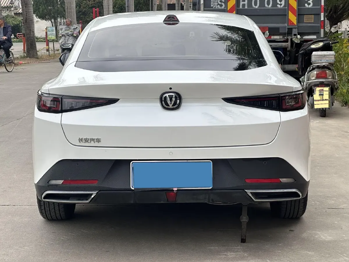 2023 ChangAn Lamore 1.5T 170HP L4 7DCT,autocango,china used car exporter,china ev exporter,chinese used car exporter,chinese used ev exporter