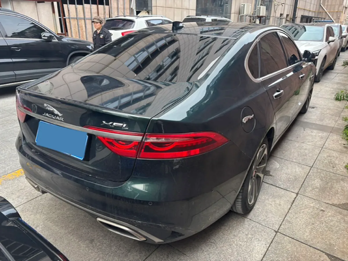 2022 Jaguar XFL 2.0T 200HP L4 8AT,autocango,china used car exporter,china ev exporter,chinese used car exporter,chinese used ev exporter