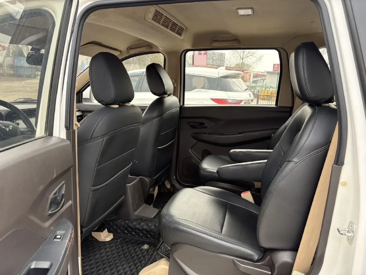 2019 WuLing HongGuang 1.5L 105HP L4 5MT,autocango,china used car exporter,china ev exporter,chinese used car exporter,chinese used ev exporter