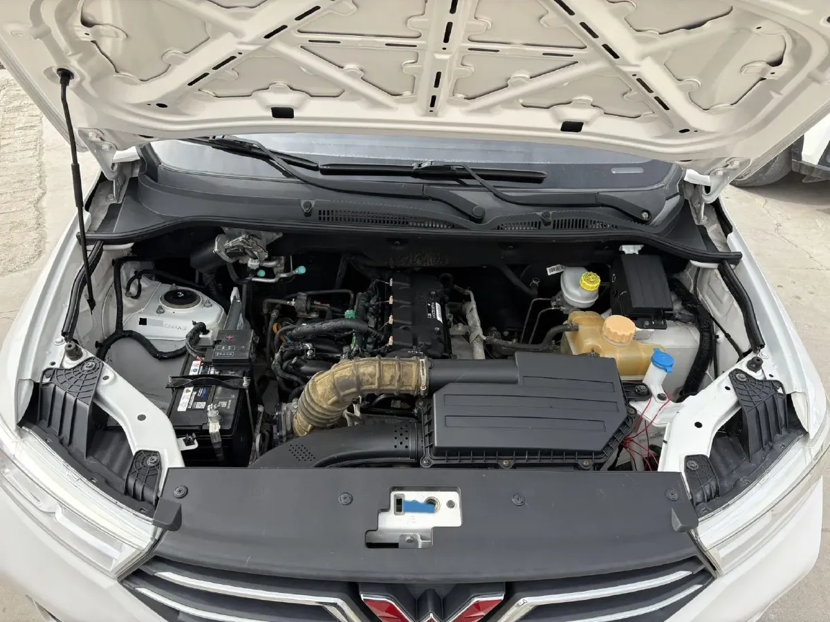 2019 WuLing HongGuang 1.5L 105HP L4 5MT,autocango,china used car exporter,china ev exporter,chinese used car exporter,chinese used ev exporter