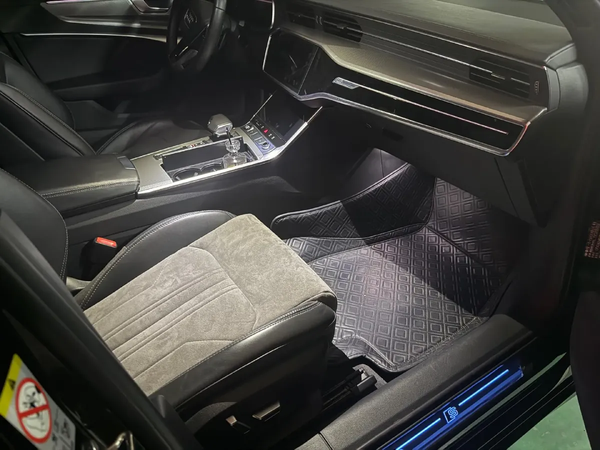 2023 Audi A6L 2.0T 245HP L4 7DCT,autocango,china used car exporter,china ev exporter,chinese used car exporter,chinese used ev exporter