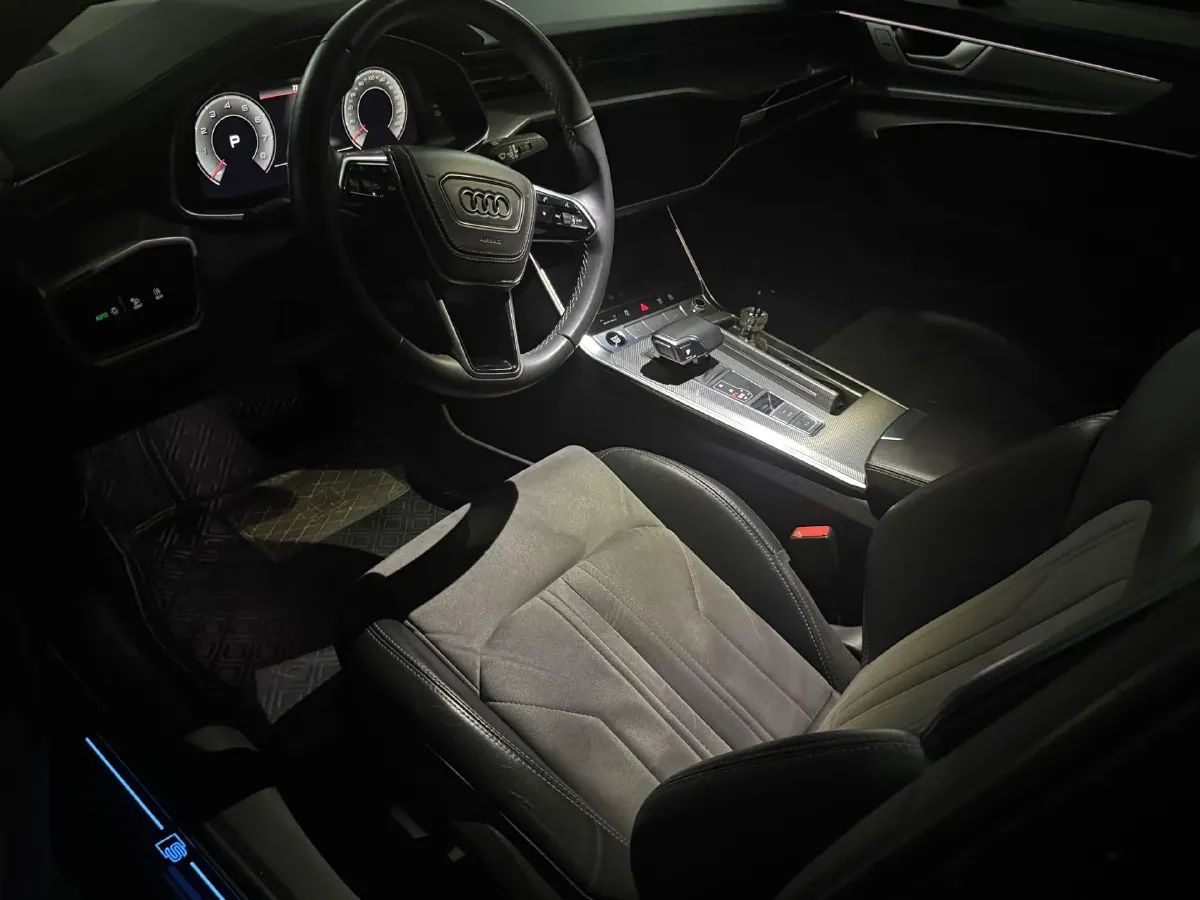 2023 Audi A6L 2.0T 245HP L4 7DCT,autocango,china used car exporter,china ev exporter,chinese used car exporter,chinese used ev exporter