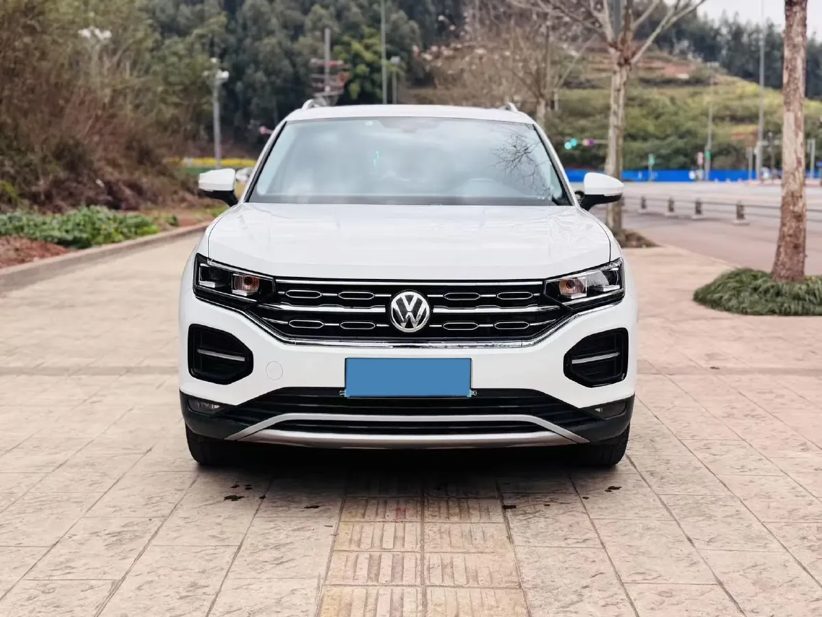 2019 Jeep Cherokee 2.0T 234HP L4 9AT,autocango,china used car exporter,china ev exporter,chinese used car exporter,chinese used ev exporter