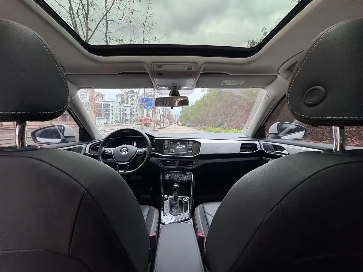 2019 Jeep Cherokee 2.0T 234HP L4 9AT,autocango,china used car exporter,china ev exporter,chinese used car exporter,chinese used ev exporter