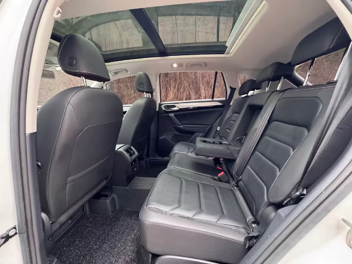 2019 Jeep Cherokee 2.0T 234HP L4 9AT,autocango,china used car exporter,china ev exporter,chinese used car exporter,chinese used ev exporter