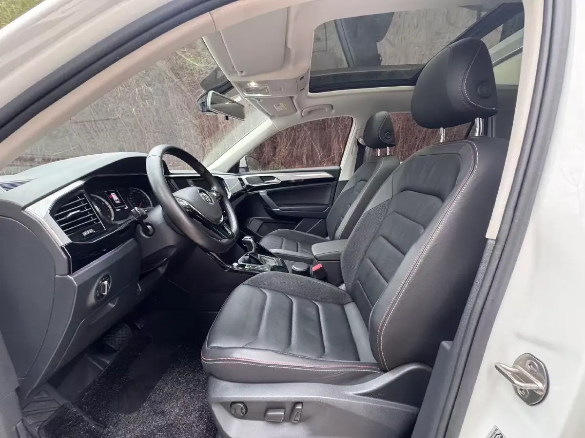 2019 Jeep Cherokee 2.0T 234HP L4 9AT,autocango,china used car exporter,china ev exporter,chinese used car exporter,chinese used ev exporter