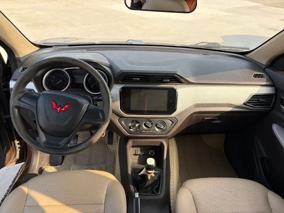 2018 WuLing HongGuang 1.5L 105HP L4 5MT,autocango,china used car exporter,china ev exporter,chinese used car exporter,chinese used ev exporter