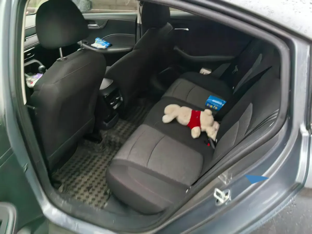 2023 Roewe i5 1.5L 129HP L4 5MT,autocango,china used car exporter,china ev exporter,chinese used car exporter,chinese used ev exporter