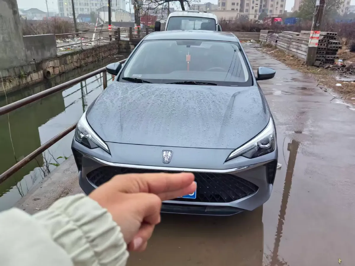 2023 Roewe i5 1.5L 129HP L4 5MT,autocango,china used car exporter,china ev exporter,chinese used car exporter,chinese used ev exporter